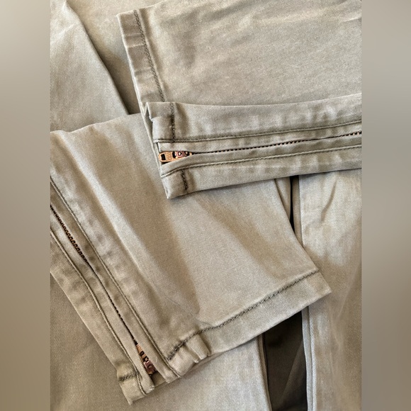 Henry & Belle Olive Cargo Pants for Women - Picture 6 of 6